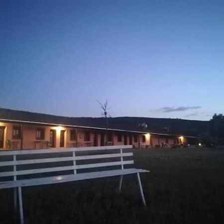 Hotel Rural Puerta De Monfrague ビジャレアル・デ・サン・カルロス エクステリア 写真
