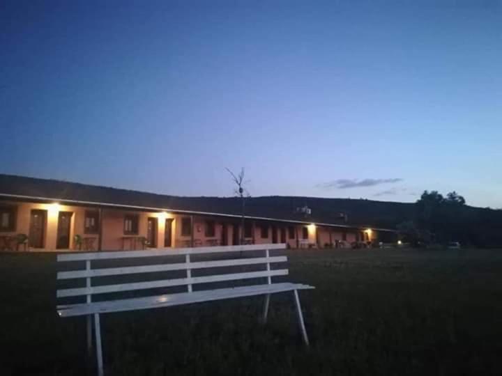 Hotel Rural Puerta De Monfrague ビジャレアル・デ・サン・カルロス エクステリア 写真